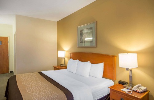 Pryor Hotel | Quality Inn & Suites MidAmerica Industrial Park Area