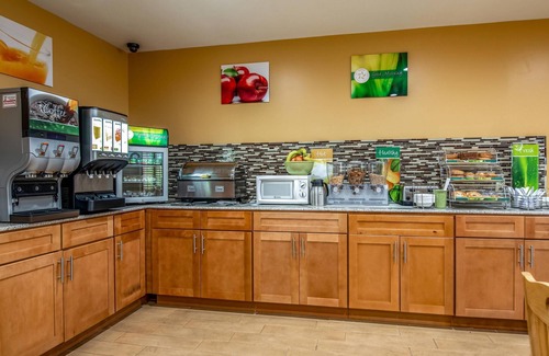 Tully Hotel | Quality Inn Tully I-81