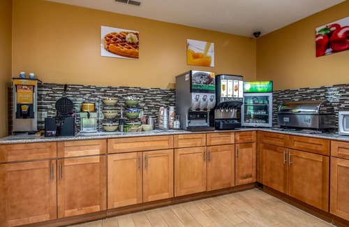 Tully Hotel | Quality Inn Tully I-81