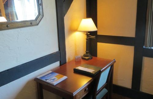 Saanichton Hotel | Quality Inn Waddling Dog