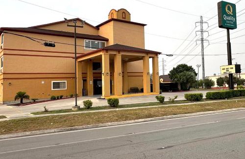 San Antonio Hotel | Quality Suites San Antonio Brooks City Base
