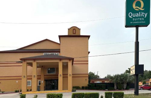 San Antonio Hotel | Quality Suites San Antonio Brooks City Base