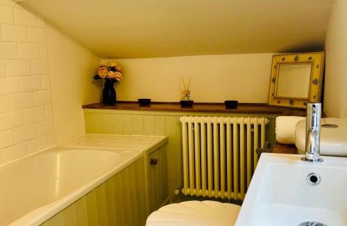 Rudloe House | Quarry Cottage - Snug Hideaway