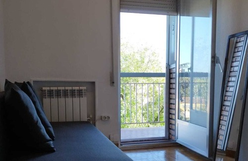 Vista Alegre Apartment | Quarto Aconchegante com Terraço!