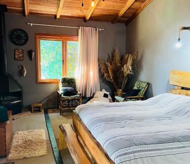 Uniao da Vitoria House | Quarto/suíte com lareira