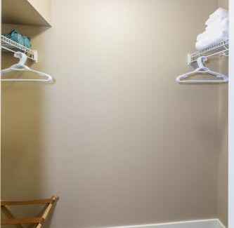 Southeast Edmonton House | Queen Bed * Netflix * WiFi * Long or Short Stays