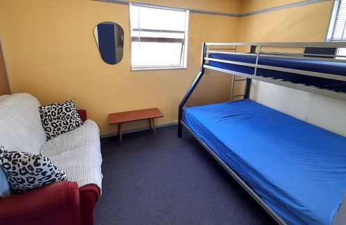 Orepuki House | Queen Bunk Room Right Next to the Hump Ridge Track