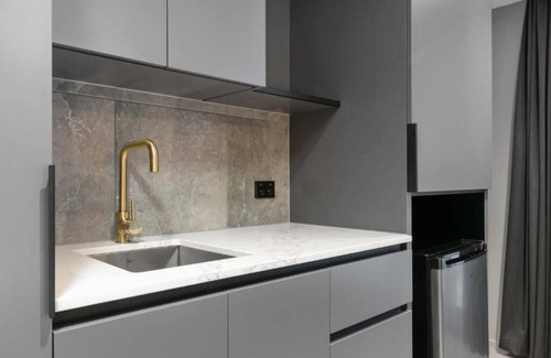 West Melbourne Apartment | Queen Studio at Rosslyn Street Melbourne