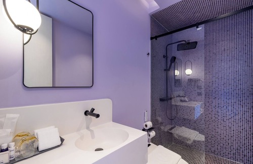 Thanon Phaya Thai Hotel | QUEENSLAND HOTEL BANGKOK