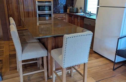 Queenstown Cottage | Quentin's Cottage - a cosy retreat by Mt Owen - close to town and trails!