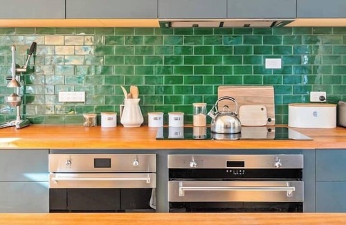 Barnes Bay House | Questa Heritage Cottage