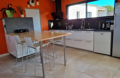 Marennes House | Quiet 150m2 house, town center, swimming pool, 5 min from the beach