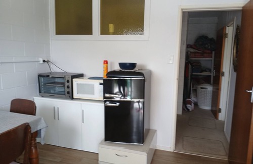 Putaruru Apartment | Quiet apartment with WiFi, parking, kitchen & bathroom in charming Putāruru -