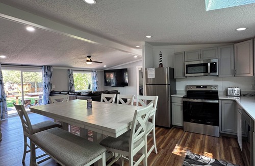 Put-in-Bay House | Quiet Back Corner Home that Sleeps 8. Island Club 3 BR Vacation Rental IC62