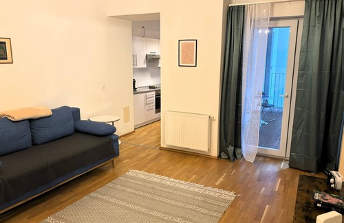 Brigittenau Apartment | Quiet city apartment with balcony