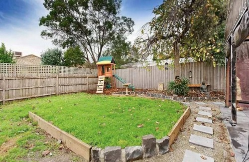 Chelsea House | Quiet clean house near some of Melbourne Best beaches