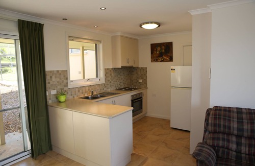 Don House | Quiet country area 5 mins from Devonport - central location