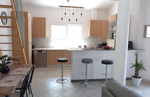 Garrigues Villa | Quiet, facing the golf course, 5 minutes from the town center, very central