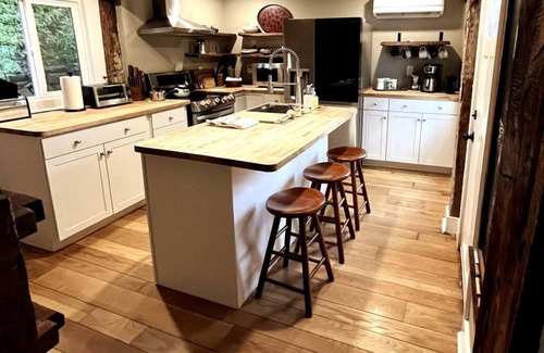 Gaylordsville House | Quiet Historic Retreat