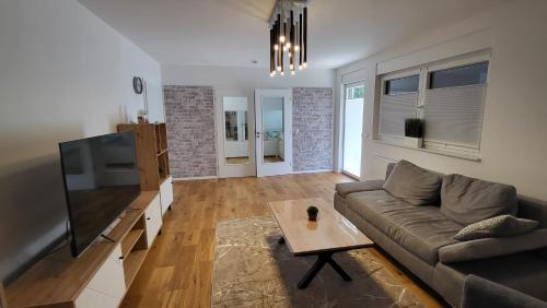 Refrath Apartment | Quiet House - 10 min away from Cologne