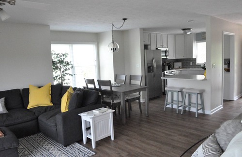 Hardy House | Quiet Lakefront, Family Friendly, Kayaks, Boat Slip & Linens Included!