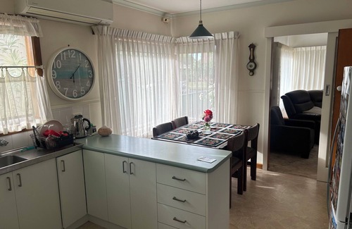 Wendouree House | Quiet little street close to Lake Wendouree, Mars Stadium and Selkirk Stadium.