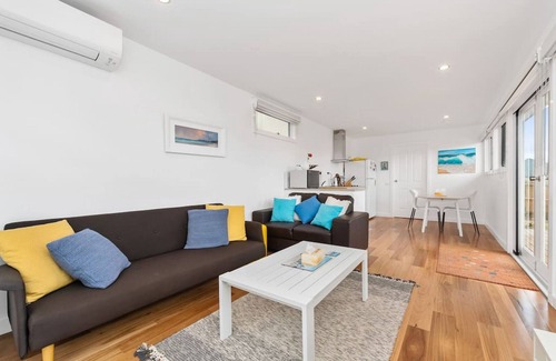 Mornington Apartment | Quiet, luxurious Guest House - Couples Retreat