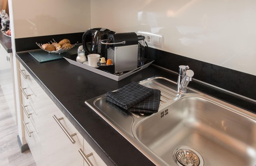 Bensheim Apartment | Quiet luxury apartment with bathroom + mini kitchen for 2 persons. Parking+Internet free