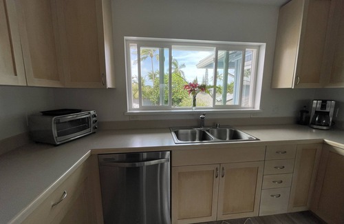 Kailua House | Quiet, Private, Beachy 2-bedroom, Walk to Kailua Beach, A/C