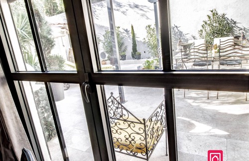 Cogolin House | Quiet, secure house