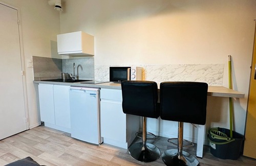 Old Town Apartment | Quiet Studio 11 with Wifi and Parking Troyes