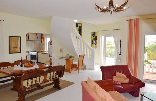 Moncarapacho e Fuseta House | Quiet villa with large garden, pool and fantastic views