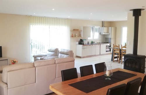 Prayssac Villa | Quiet villa with swimming pool, Lot valley, Cahors, Rocamadour, Sarlat.