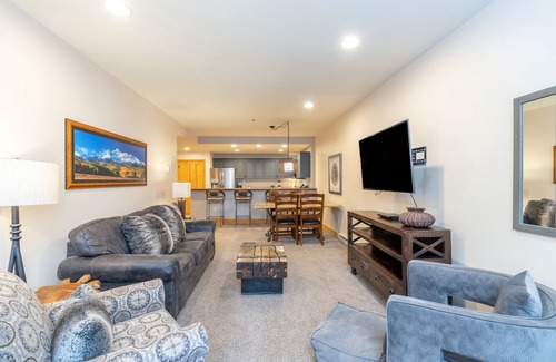 Mountain Village Condo | Quiet Wooded 1-Bedroom Bear Creek Lodge Condo With Hot Tubs, Pool