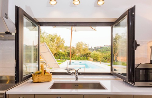 Armamar Cottage | Quinta do Gato (pintahouse.com)