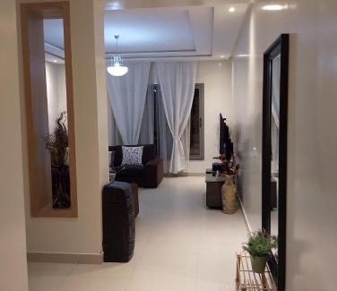 Pont Blondin Apartment | Résidence privée très bien situé vue piscine plages Mimosas Sablettes