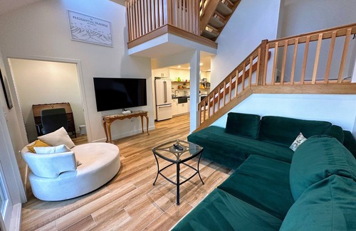 Bretton Woods House | R18 Updated Ski-in Ski-out Bretton Woods Townhome; AC, mountain views, dog friendly!