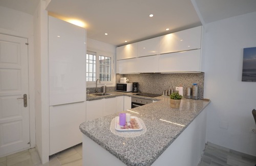 Castillo de Sabinillas Apartment | R32 Apartment only 50 meters from the beach!