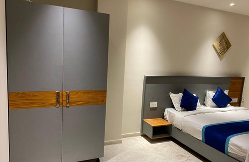 Sector 70 Hotel | Raahgir Suites