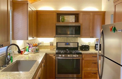 Wrightwood Cabin | RAC · King bed, Fire Pit, BBQ, Playhs, Red Apple Cab`Inn