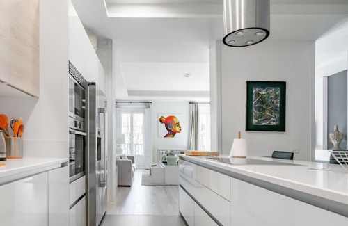 Recoletos Apartment | Radiant apartment in the heart of Madrid.