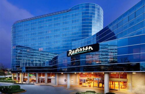 Golden Village Hotel | Radisson Hotel Vancouver Airport