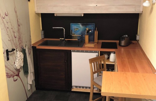 Ziethen Apartment | Radlerzimmer mit Separatem Bad Außerhalb des Zimmers. Sehr Gemütlich