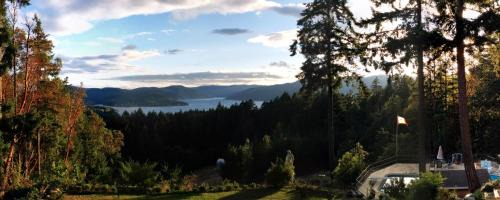 Central Saanich Bed & Breakfast | Rae Leigh Heights BnB