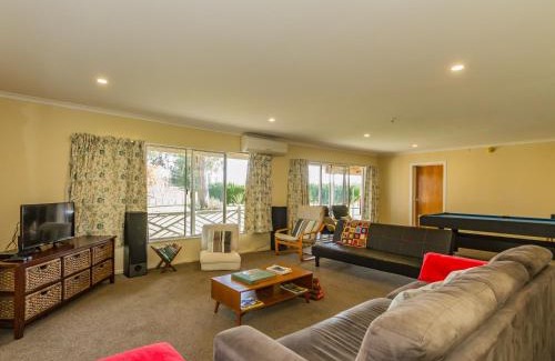 Raetihi House | Raetihi Garden Spa Villa - Raetihi Holiday Home