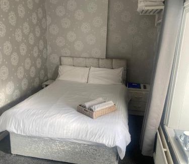Poyntzpass House | Railway Bar Accommodation