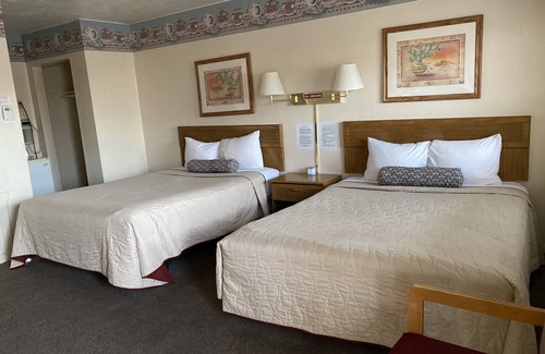 Carrizozo Hotel | Rainbow Inn & Cottages