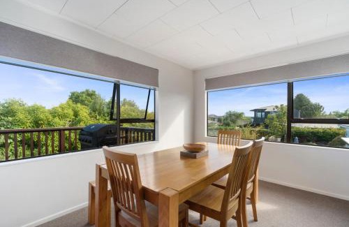 Rainbow Point House | Rainbow Lake House - Lake Taupō Holiday Home