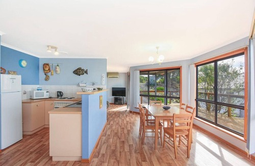 Encounter Bay House | Rainbow Vista - 7 Cygnet Ct, Encounter Bay