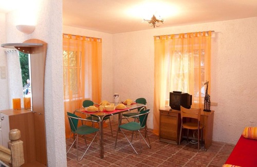 Tullnerbach House | Raisa guest house in the garden with 2 rooms (ground floor 1. Floor, kitchen, luxury bathroom)